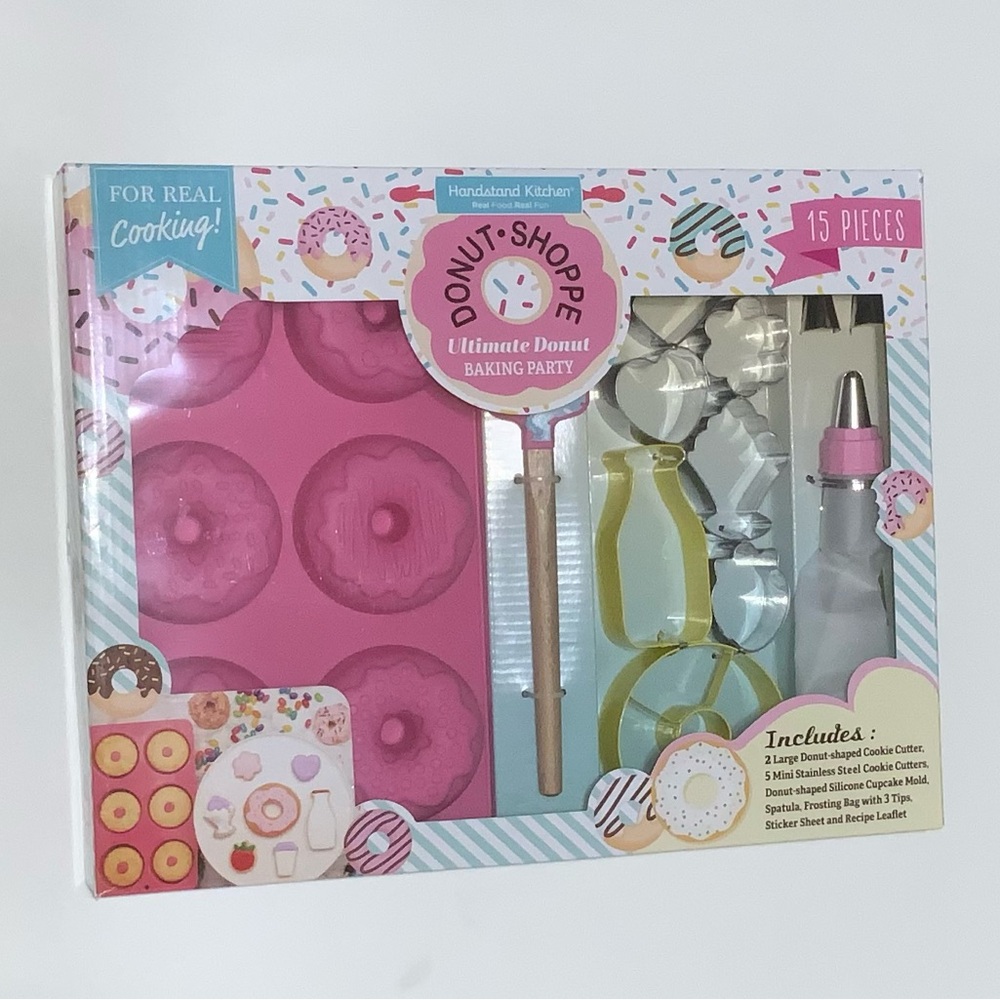Donut Shoppe 15-piece Ultimate Baking Party with Recipes